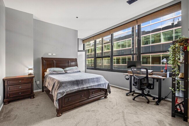 Foto del edificio - 130 S Canal St