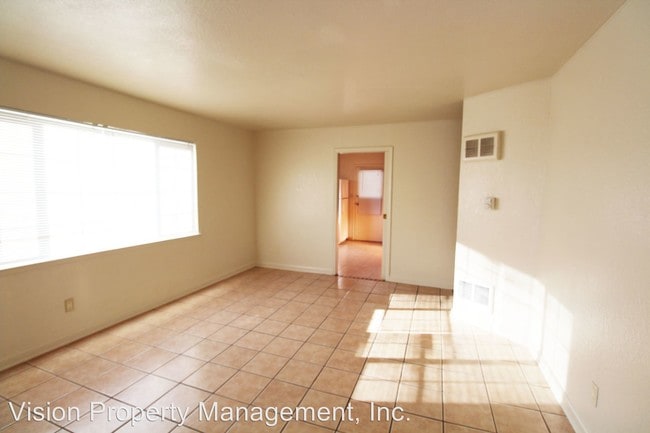 Building Photo - 4800 Daisy St