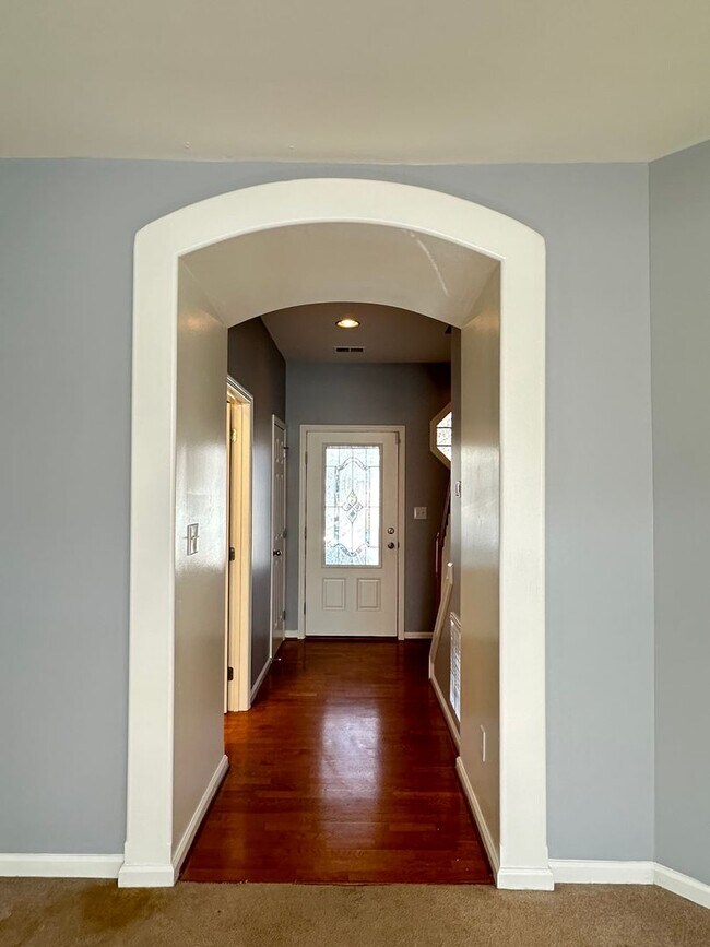 Foto del edificio - Beautiful 3 BR House! All Electric, Walk-I...