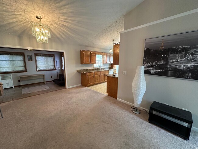 Building Photo - 5005 Medieval Dr