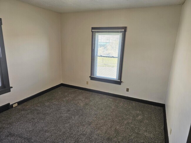 Building Photo - 911 Camden Ave SW