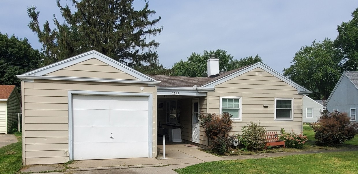1355 NW Circle Dr, Kankakee, IL 60901 House Rental in Kankakee, IL