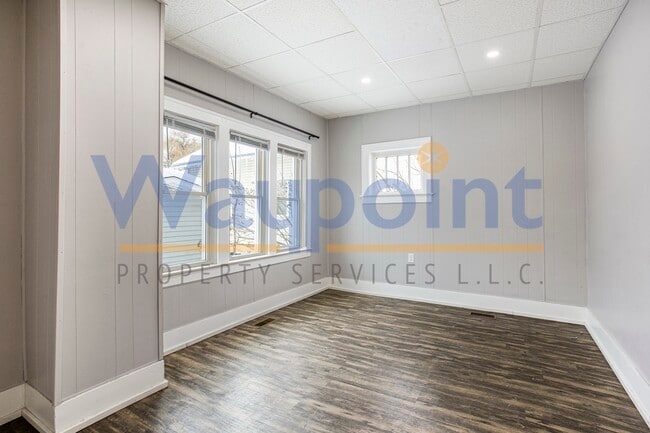 Foto del edificio - 912 Zeeland Ct NE