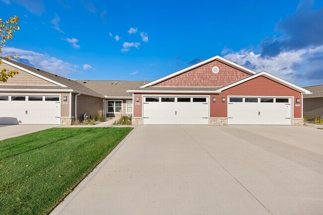 Foto del edificio - Redwood Comstock Township