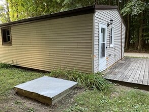 Building Photo - 20811 Moorepark Rd