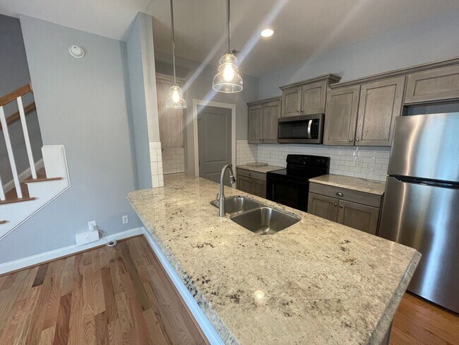 Foto del edificio - Nice, Newer Duplex Townhouse