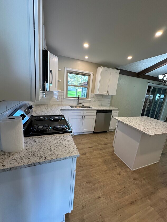 Foto principal - 5931 E 75th St