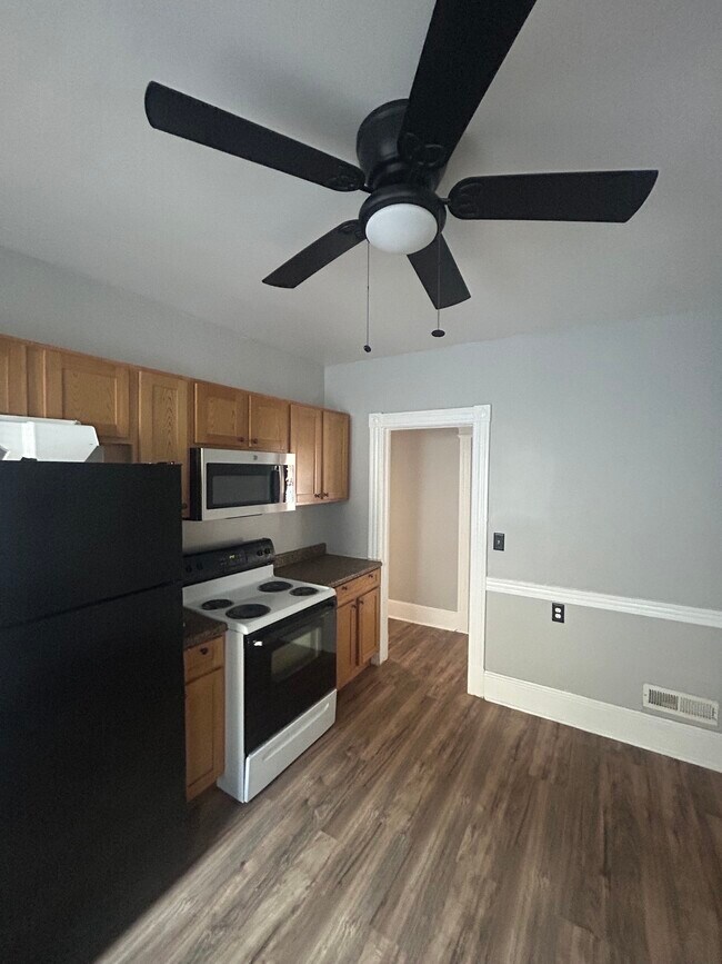 Kitchen - 40 Sterling St