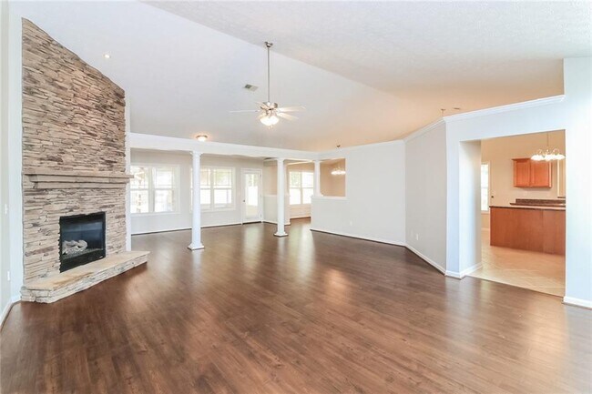 Foto del edificio - 806 Lilac Ln