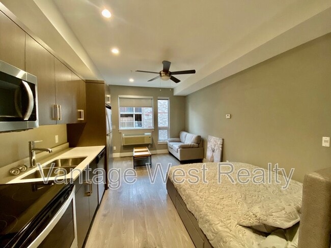 Building Photo - 925-925 Leon Ave