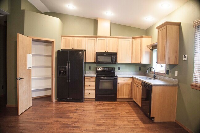 Foto del edificio - 1321 Crowe St SE
