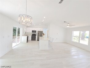 Building Photo - 687 Grove Dr