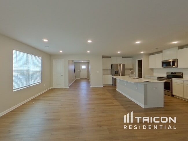 Building Photo - 575 Wooden Duck St