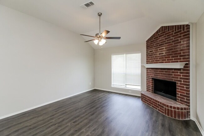 Foto del edificio - 900 Springfield Dr