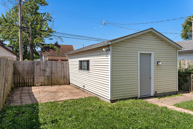Building Photo - 4846 Allemania St