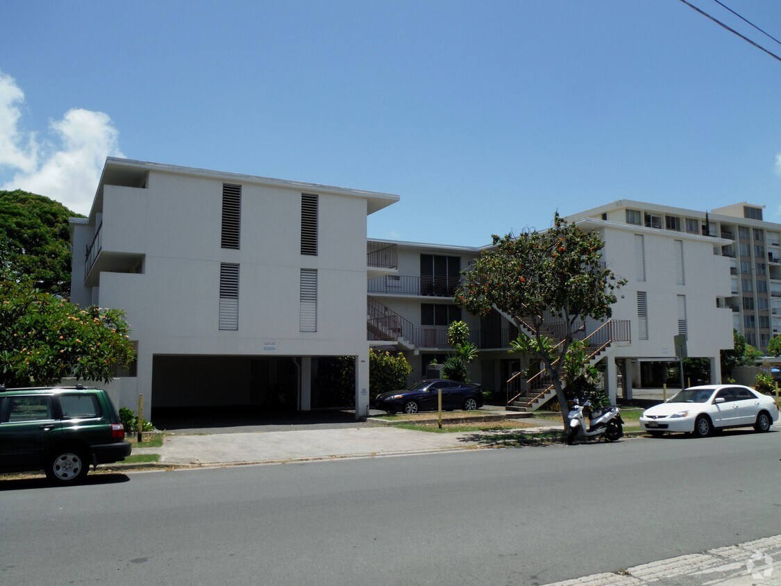 Building Photo - 2818 Leialoha Ave