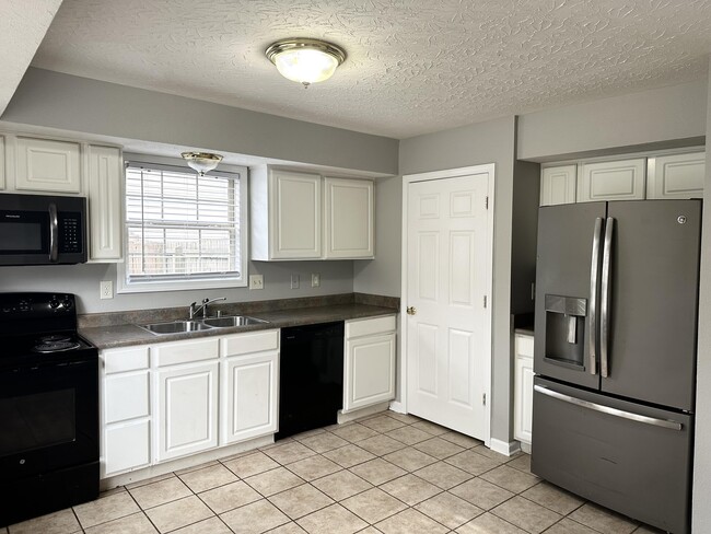 Building Photo - 212 White Oak Trace