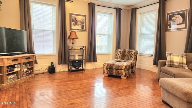 Building Photo - 76 Caroline St