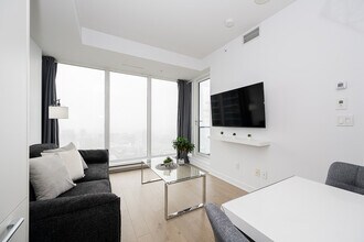Building Photo - 1255 Rue Saint-Jacques