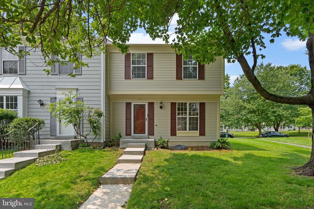 Primary Photo - 13 Dinsdale Ct