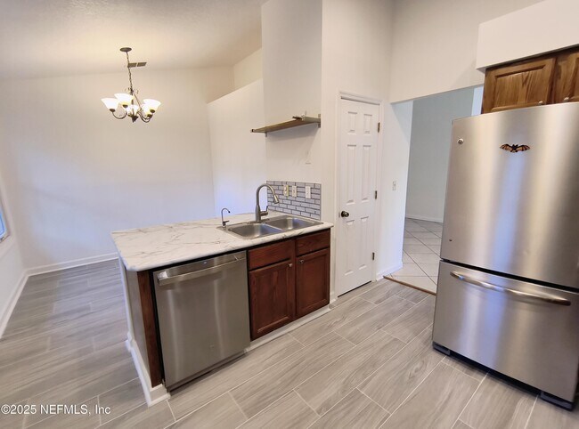 Foto del edificio - 13636 Capistrano Dr S