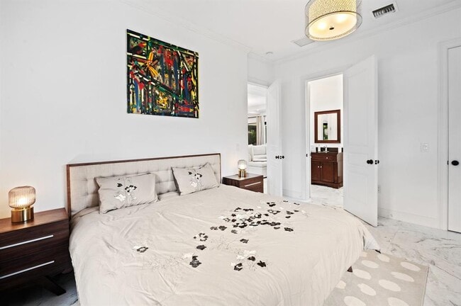 Building Photo - 2437 Castilla Is