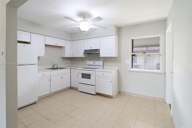Building Photo - 1504 N 24th Ave