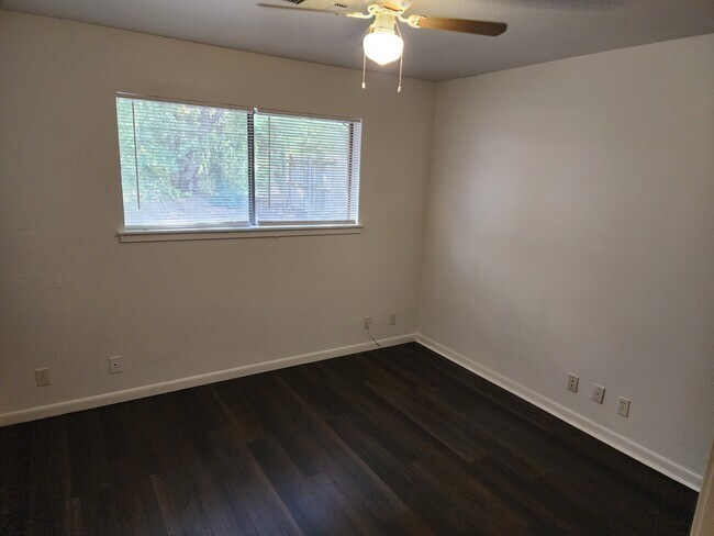 Foto del edificio - 1802 Archer Dr