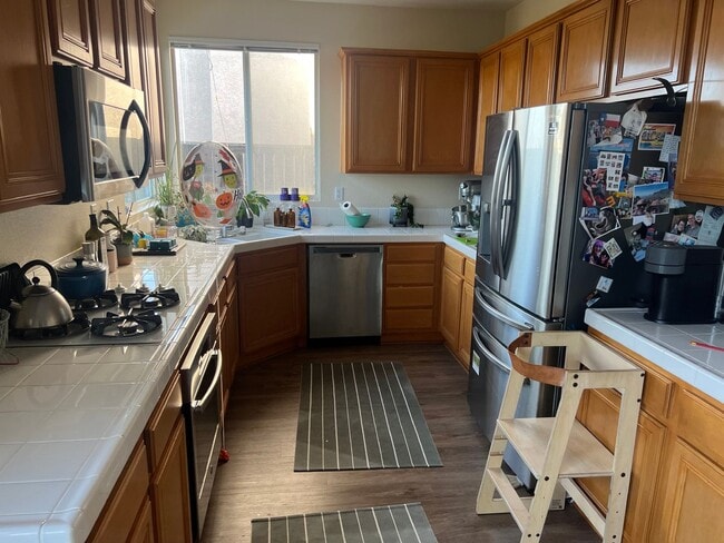 Building Photo - Great 2 Story 3 bed 2.5 bath near Guajome Lake in Oceanside