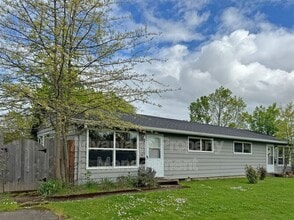 Building Photo - 1523 NW Kings Blvd