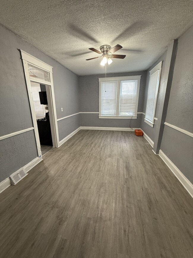 Foto del edificio - 501 Lyndhurst St