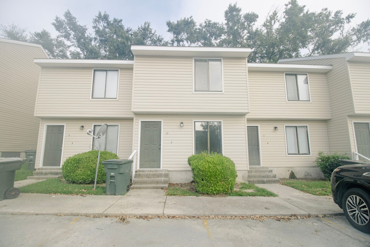 Primary Photo - 251 Knight Dr