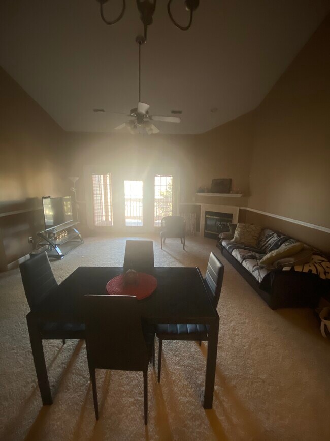 Building Photo - 3832 Thornhill Cir