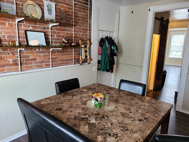 Foto del edificio - 3233 Morganford Rd