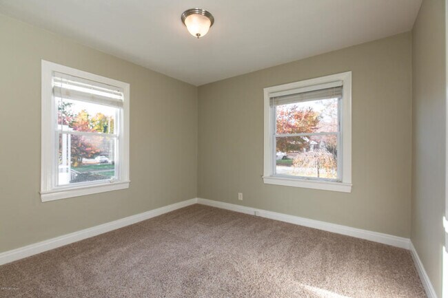 Building Photo - 4022 Gloucester Rd