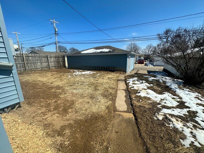 Building Photo - 5760-5762 N 99th St. (Duplex)