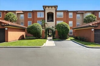 Building Photo - 5572 Metrowest Blvd
