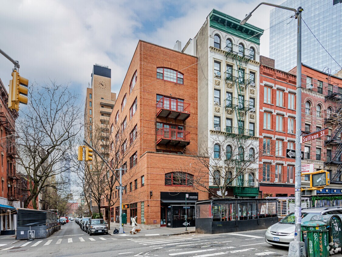Foto principal - 202 Spring St