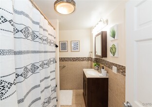 Building Photo - 312 Hall Ave