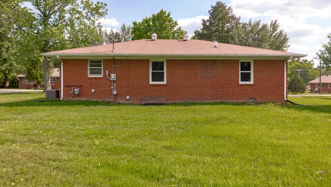 Building Photo - 4075 Albright Cir. Clarksville, TN 37043 *...