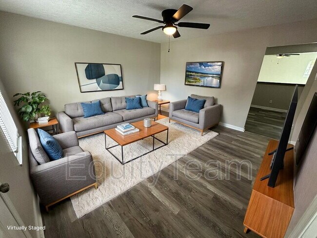 Foto del edificio - 10032 Regency Ct