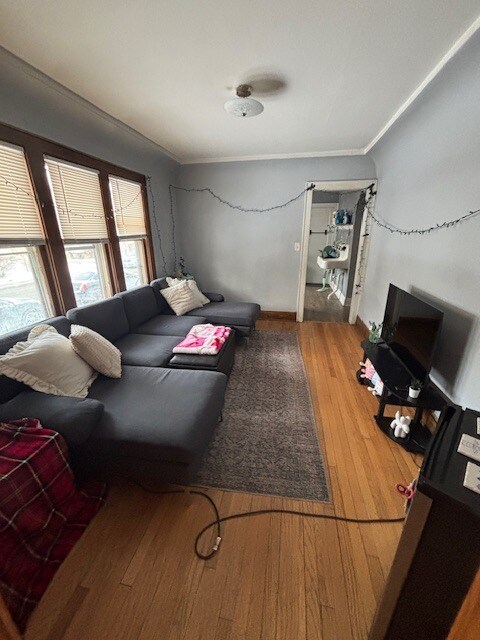 Foto del edificio - 3076 N Bartlett Ave