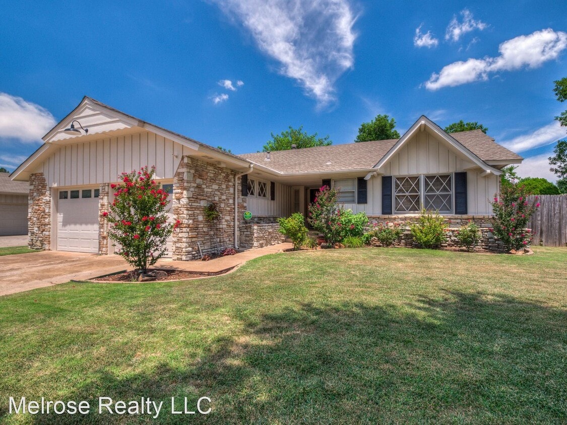 2805 Manchester Dr, The Village, OK 73120 House Rental in The Village