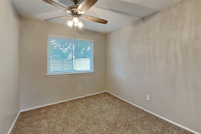 Building Photo - 10107 King Ranch Ln