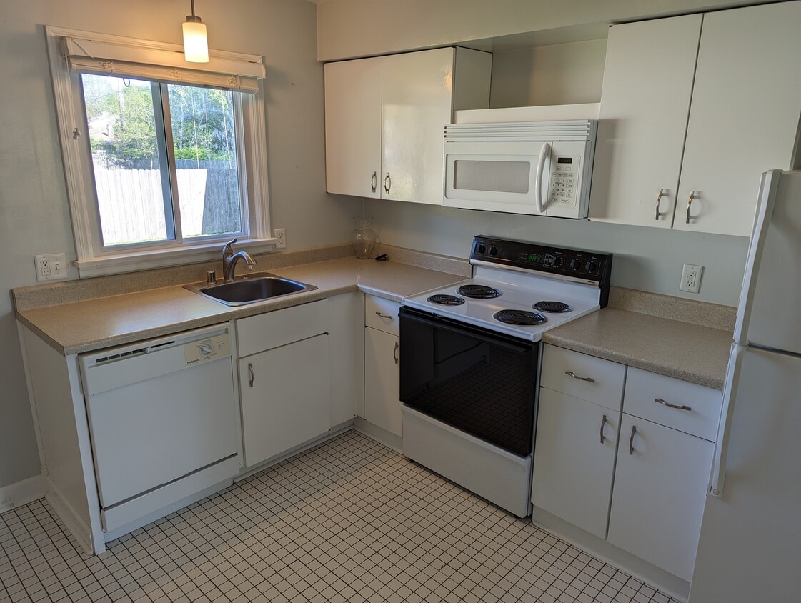 Building Photo - 901 E Mumford Dr