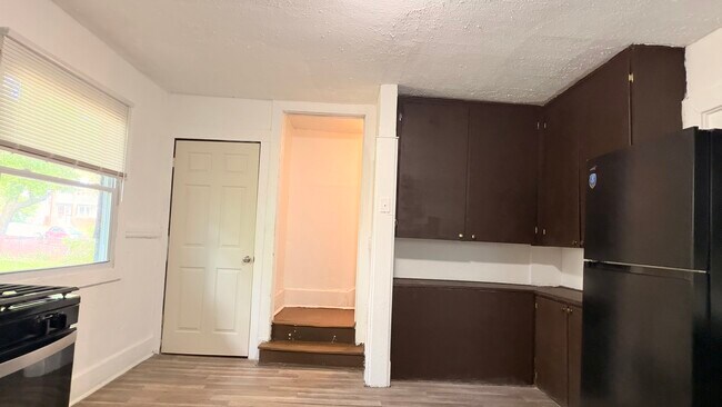 Foto del edificio - 1601 Holyrood Rd