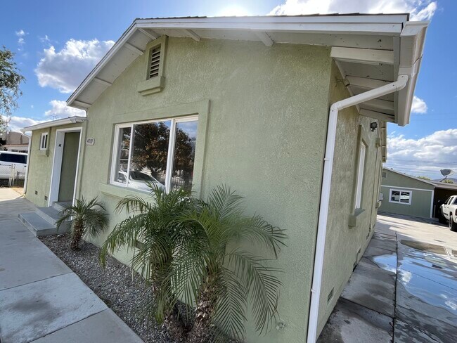 Foto del edificio - 4019 Rubidoux Blvd