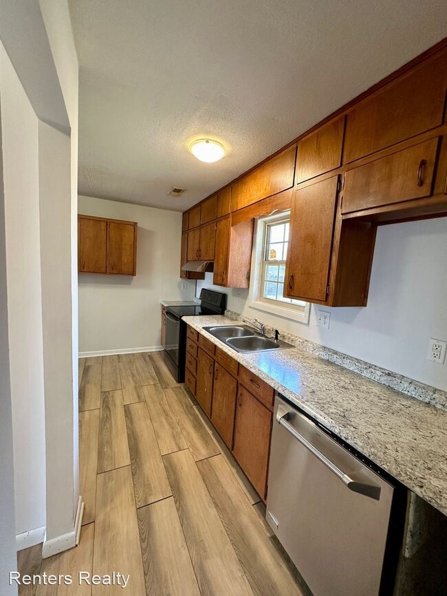 Building Photo - 3 br, 1.5 bath House - 3916 Pickett Dr SW