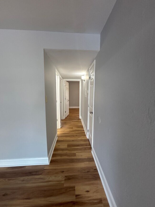 Building Photo - 2 Bed 2 Bath Coming Soon!