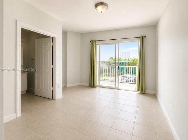 Foto del edificio - 2734 Bird Ave
